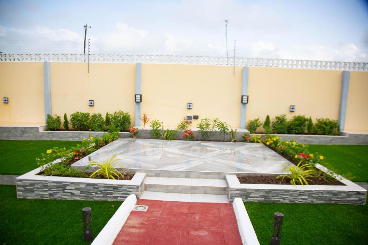 Bella Ella Hotel & Event Center Kasoa Exterior foto